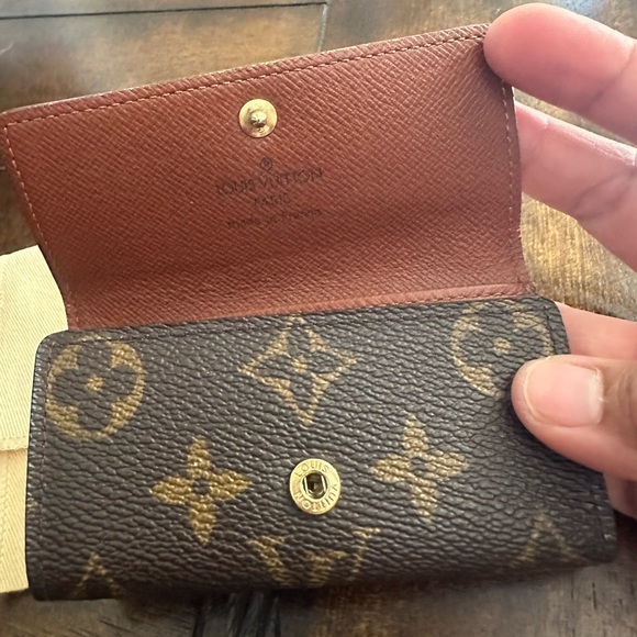 Louis Vuitton 4 key holder - Picture 4 of 7